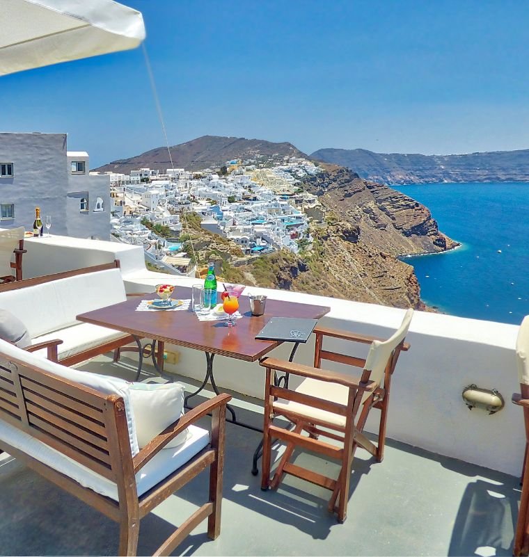 Discover the Most Beautiful Villages of Santorini